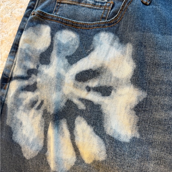 Jessica Simpson Blue Straight-Leg Jeans with Bleach Floral Details - Picture 7 of 16